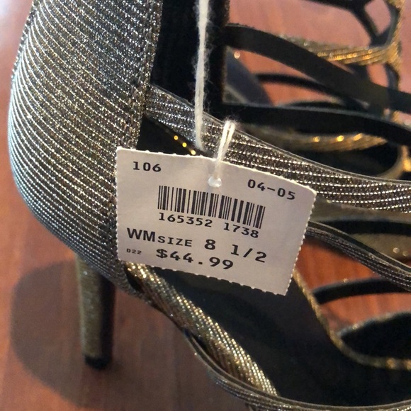 HEELS - Picture 4 of 4